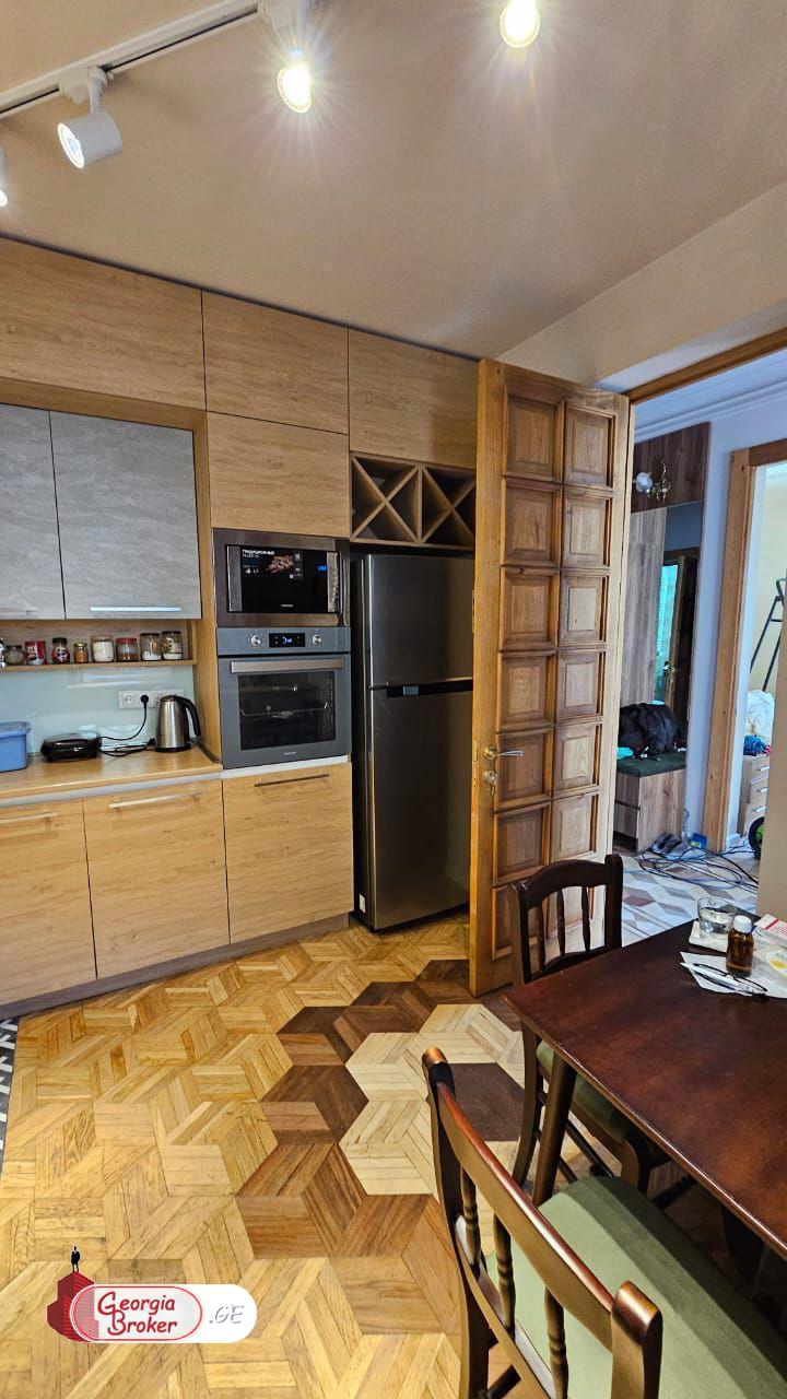 იყიდება ახალი გარემონტებული 9 ოთახიანი სახლი არმაზში